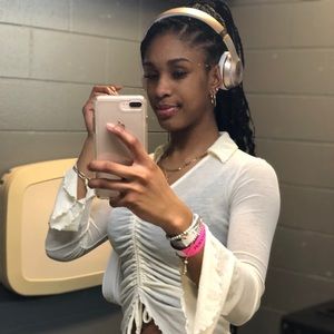 Meet your Posher, Monique